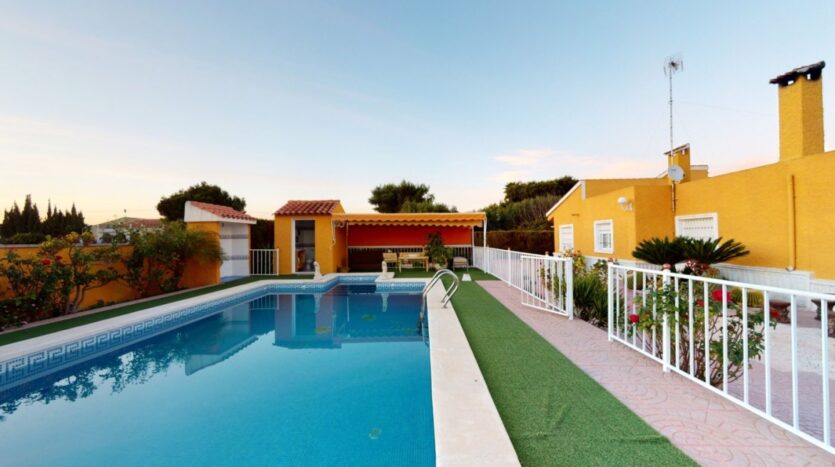 Ver todas las 56 fotos de la propiedad: ESPECTACULAR CHALET CON GRAN PARCELA – REALENGO