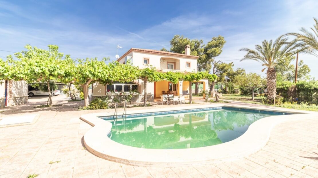 Foto 1 de la propiedad: Espectacular chalet en Elche zona Bonavista en venta, 5 dorm, 4 baños, piscina y amplia parcela.