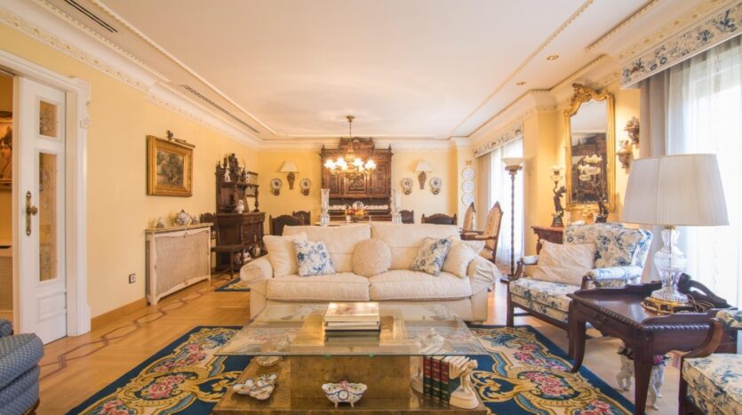 Foto 2 de la propiedad: ¡EXCLUSIVA VIVIENDA CON GARAJE EN PLENO CORAZÓN DE ELCHE!