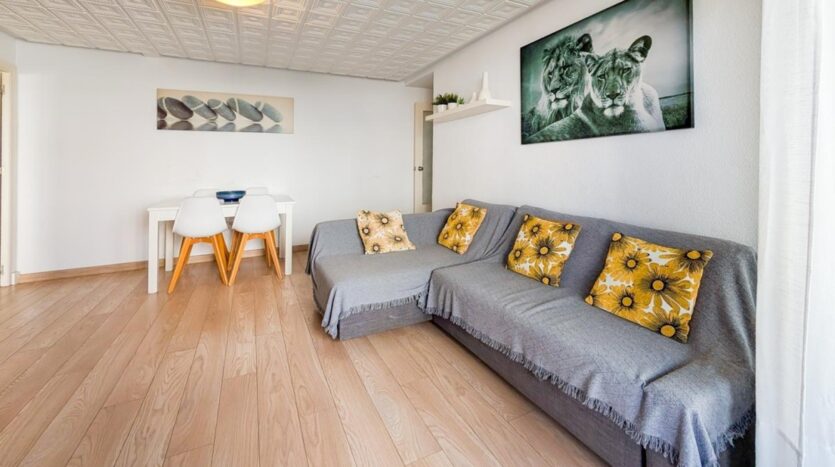 Foto de la propiedad: Fabuloso piso a poco pasos de la playa con estupenda terraza con vistas al mar, de tres habitaciones, 2 baños completos, plaza de parking.