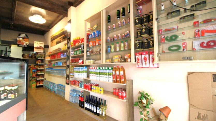 Foto 3 de la propiedad: FANTÁSTICO LOCAL COMERCIAL DISPONIBLE A LA VENTA CON POSIBILIDAD DE COMVERTIRLO EN VIVIENDA