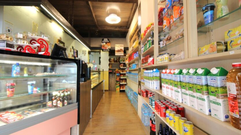 Foto 4 de la propiedad: FANTÁSTICO LOCAL COMERCIAL DISPONIBLE A LA VENTA CON POSIBILIDAD DE COMVERTIRLO EN VIVIENDA