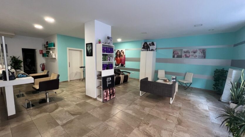 Foto de la propiedad: ¡Gran local con patio y posibilidad de hacer vivienda o trasteros en Corazón de Jesús!