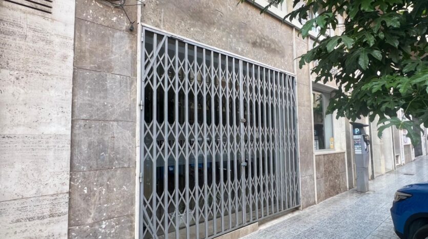 Foto 2 de la propiedad: ¡Gran local con patio y posibilidad de hacer vivienda o trasteros en Corazón de Jesús!