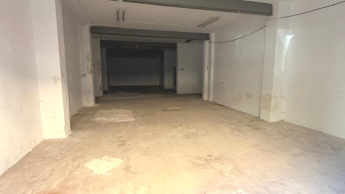Foto 1 de la propiedad: ¡Gran Oportunidad! Amplio Local de 120m2 aprox con Patio en Carrús