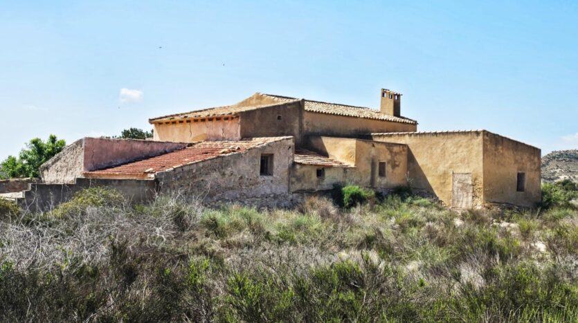 Foto de la propiedad: HERMOSO CHALET  del año 1900 con 55.000 m2 de parcela con gran potencial