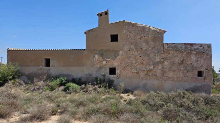 Foto 4 de la propiedad: HERMOSO CHALET  del año 1900 con 55.000 m2 de parcela con gran potencial