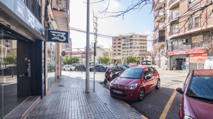 Foto 2 de la propiedad: LOCAL COMERCIAL EN VENTA – ALQUILER CON OPCIÓN A COMPRA JUNTO PLAZA OBISPO SIGUIRI – 218 M² REFORMADOS