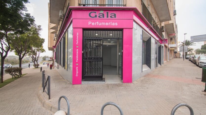 Foto de la propiedad: Local de 200 metros en venta en el centro de El Altet.