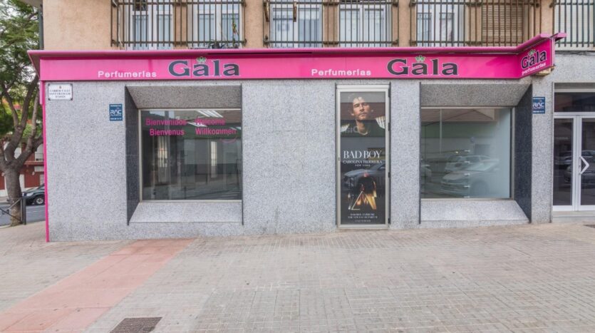 Foto 2 de la propiedad: Local de 200 metros en venta en el centro de El Altet.