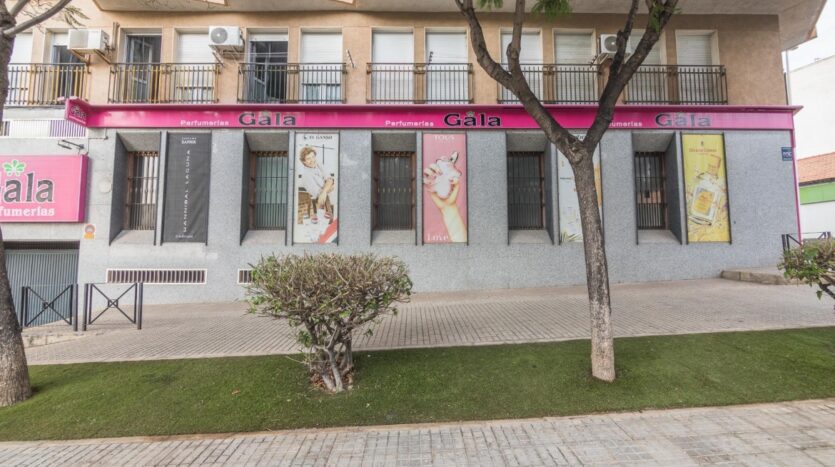 Foto 3 de la propiedad: Local de 200 metros en venta en el centro de El Altet.