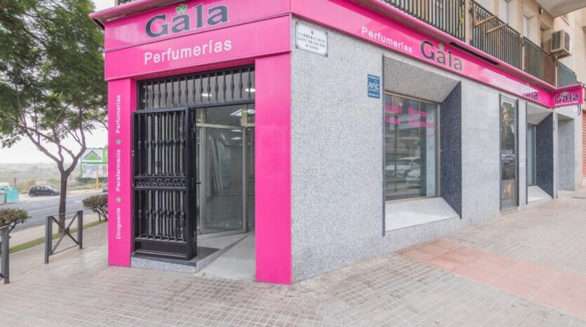 Ver todas las 25 fotos de la propiedad: Local de 200 metros en venta en el centro de El Altet.