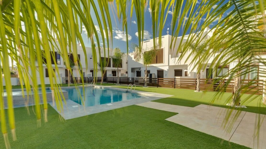 Foto 1 de la propiedad: Moderno apartamento en planta baja con 3 dormitorios en Torre de la Horadada.