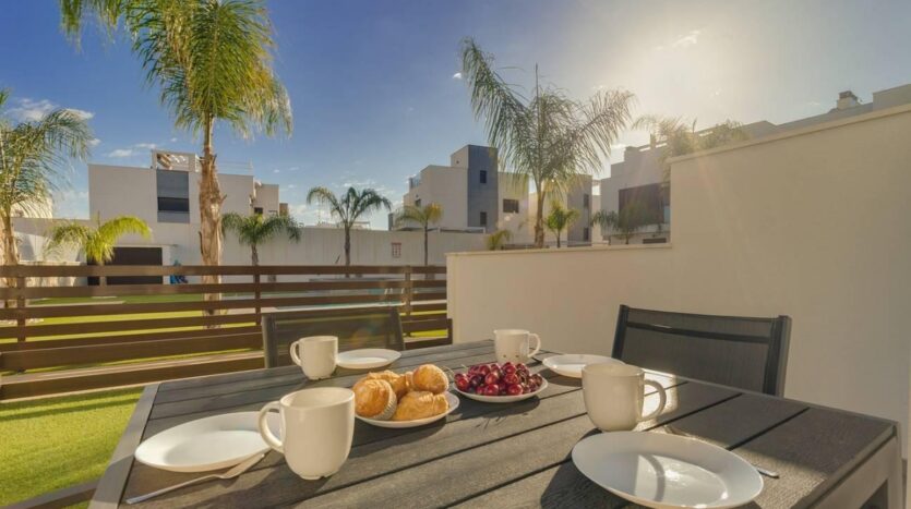 Foto 3 de la propiedad: Moderno apartamento en planta baja con 3 dormitorios en Torre de la Horadada.