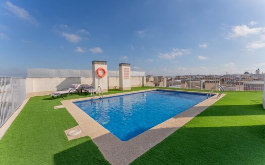 Oportunidad en Dolores: piso amplio con garaje y piscina comunitaria