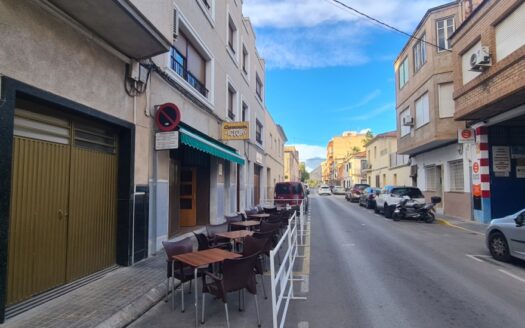 Oportunidad Única: Venta de Cafetería Cervecería con Historia