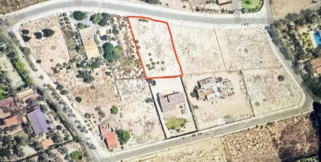 Foto 1 de la propiedad: Parcela urbana de 2.000m2 edificable en Alzabares Alto – Elche a la venta!!