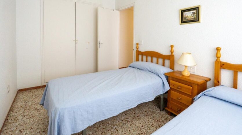 Foto 2 de la propiedad: Piso con terraza ubicado en la zona del puerto de Santa Pola, a un paso de la playa de Gran playa. La vivienda cuenta con 3 dormitorios y 2 baños.