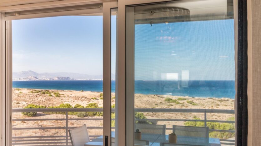 Foto 2 de la propiedad: PISO UNICO EN VENTA DE 3 DORMITORIOS EN LOS ARENALES DEL SOL CON VISTAS ESPECTACULARES