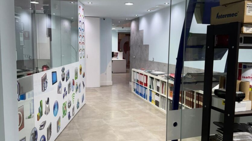 Ver todas las 30 fotos de la propiedad: PLANTA BAJA Y ENTRESUELO con posible conversión a DOS VIVIENDAS en el centro de Elche.