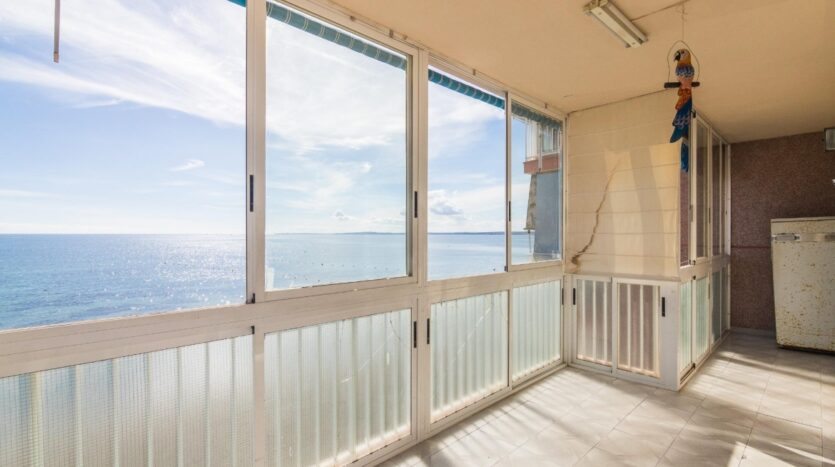 Ver todas las 61 fotos de la propiedad: !! Primera línea de la playa es esto !! vivienda en venta en primera línea, Gran Playa Santa Pola.