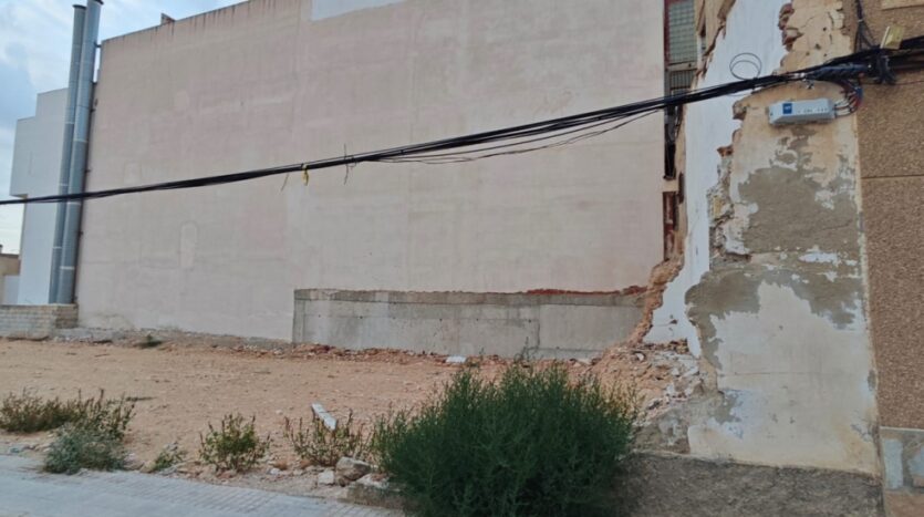 Foto 2 de la propiedad: SE VENDE SOLAR URBANO PREPARADO PARA EDIFICAR PLANTA BAJA + 2 ALTURAS + ATICO