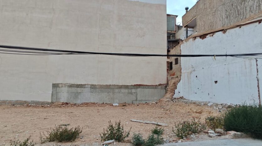 Foto 3 de la propiedad: SE VENDE SOLAR URBANO PREPARADO PARA EDIFICAR PLANTA BAJA + 2 ALTURAS + ATICO