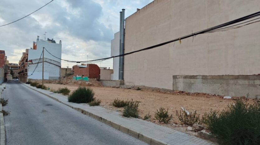 Foto 4 de la propiedad: SE VENDE SOLAR URBANO PREPARADO PARA EDIFICAR PLANTA BAJA + 2 ALTURAS + ATICO