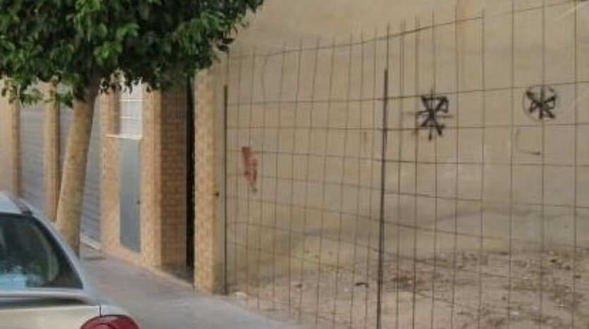 Foto de la propiedad: SOLAR URBANO EN PETREL, 108 METROS CUADRADOS (6 DE FACHADA Y 18 DE FONDO)