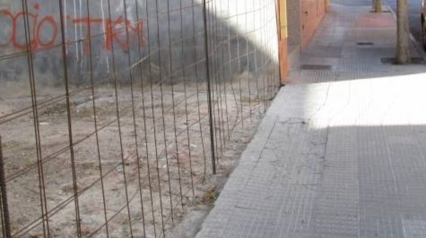 Foto 3 de la propiedad: SOLAR URBANO EN PETREL, 108 METROS CUADRADOS (6 DE FACHADA Y 18 DE FONDO)
