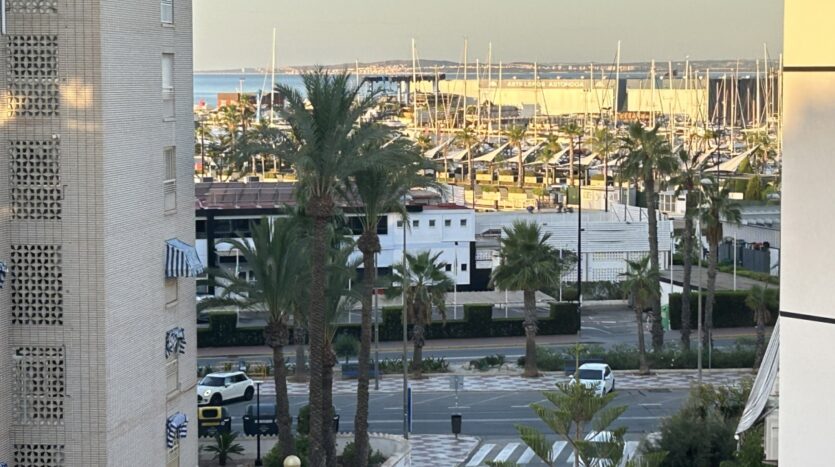 Foto 2 de la propiedad: TE PRESENTAMOS EN EL CENTRO DE SANTA POLA, ESTA ESPACIOSA VIVIENDA PLANTA BAJA DUPLEX DE 5 DORMITORIOS CON GARAJE INCLUI