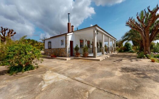 VILLA EXCLUSIVA – 16.000 m² DE PRIVACIDAD, LUJO Y RENTABILIDAD