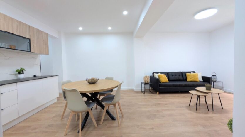 Foto 4 de la propiedad: VIVIENDA TOTALMENTE REFORMADA JUNTO REINA VICTORIA CON TRES DORMITORIOS Y PATIO PRIVADO