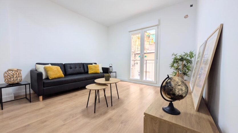 Ver todas las 30 fotos de la propiedad: VIVIENDA TOTALMENTE REFORMADA JUNTO REINA VICTORIA CON TRES DORMITORIOS Y PATIO PRIVADO