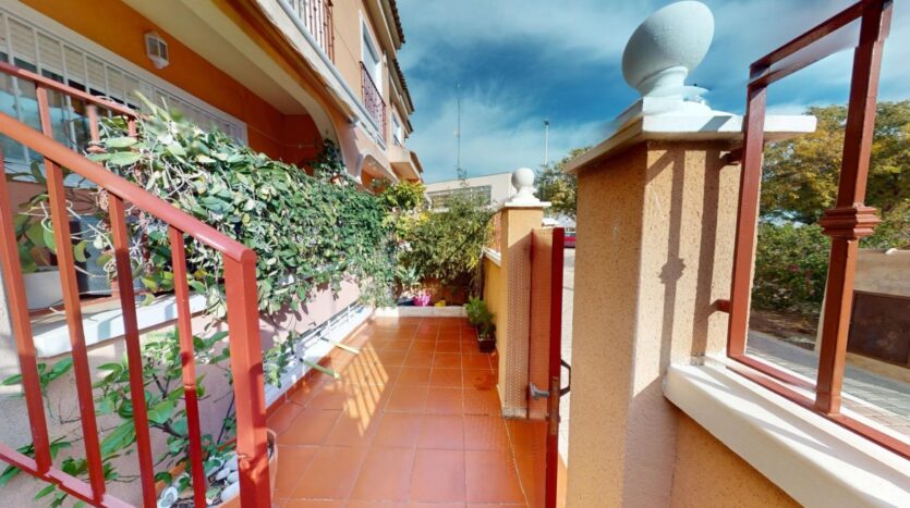 Foto 3 de la propiedad: VIVIR DESPACIO CON SOL Y ESPACIO EN ADOSADO EN PERLETA – URBANIZACION CON PISICNA