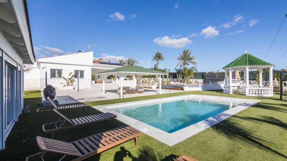 Foto 1 de la propiedad: ✨ EXCLUSIVA VILLA DE LUJO TOTALMENTE REFORMADA EN PARCELA INDEPENDIENTE DE 3.200 M² – COSTA BLANCA