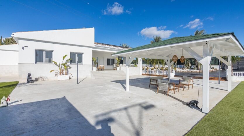 Foto 4 de la propiedad: ✨ EXCLUSIVA VILLA DE LUJO TOTALMENTE REFORMADA EN PARCELA INDEPENDIENTE DE 3.200 M² – COSTA BLANCA