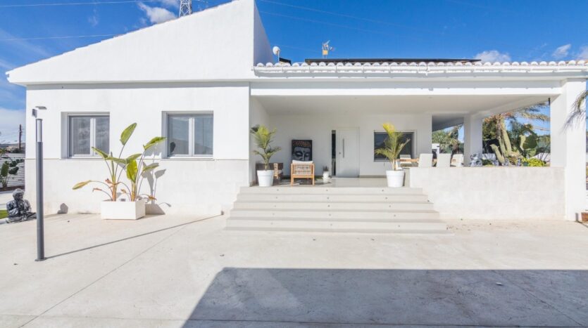 Ver todas las 73 fotos de la propiedad: ✨ EXCLUSIVA VILLA DE LUJO TOTALMENTE REFORMADA EN PARCELA INDEPENDIENTE DE 3.200 M² – COSTA BLANCA