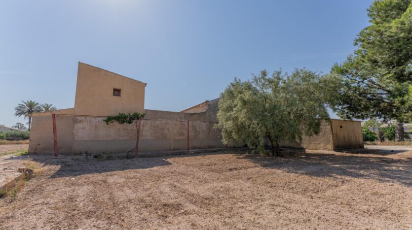 Foto de la propiedad: Excelente casa de campo para reformar en una ubicación privilegiada y segura junto a 500 metros del casco urbano de Elche