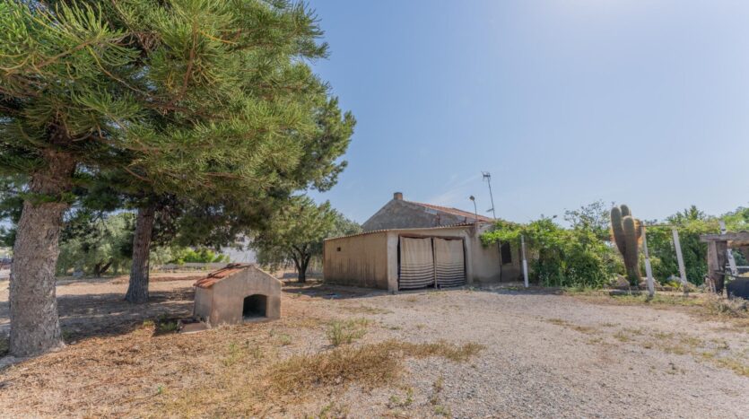 Foto 2 de la propiedad: Excelente casa de campo para reformar en una ubicación privilegiada y segura junto a 500 metros del casco urbano de Elche