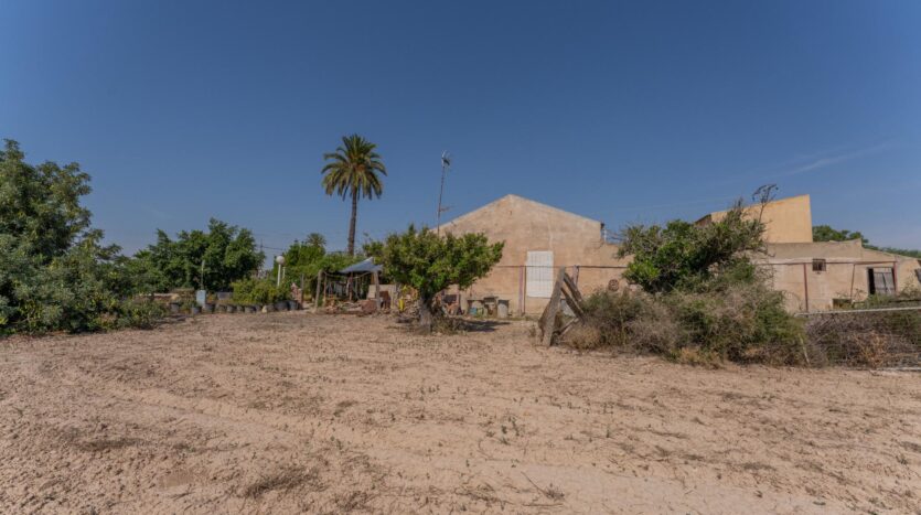 Foto de la propiedad: Excelente casa de campo para reformar en una ubicación privilegiada y segura junto a 500 metros del casco urbano de Elche