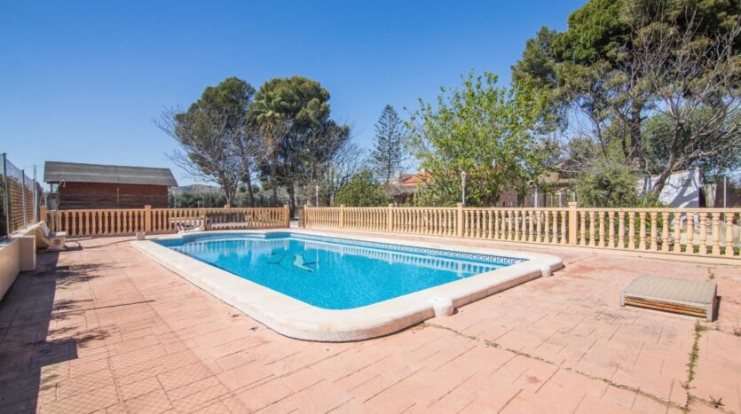 Ver todas las 61 fotos de la propiedad: ¡CHALET CON PISCINA Y GRAN PARCELA EN REDOVÁN!