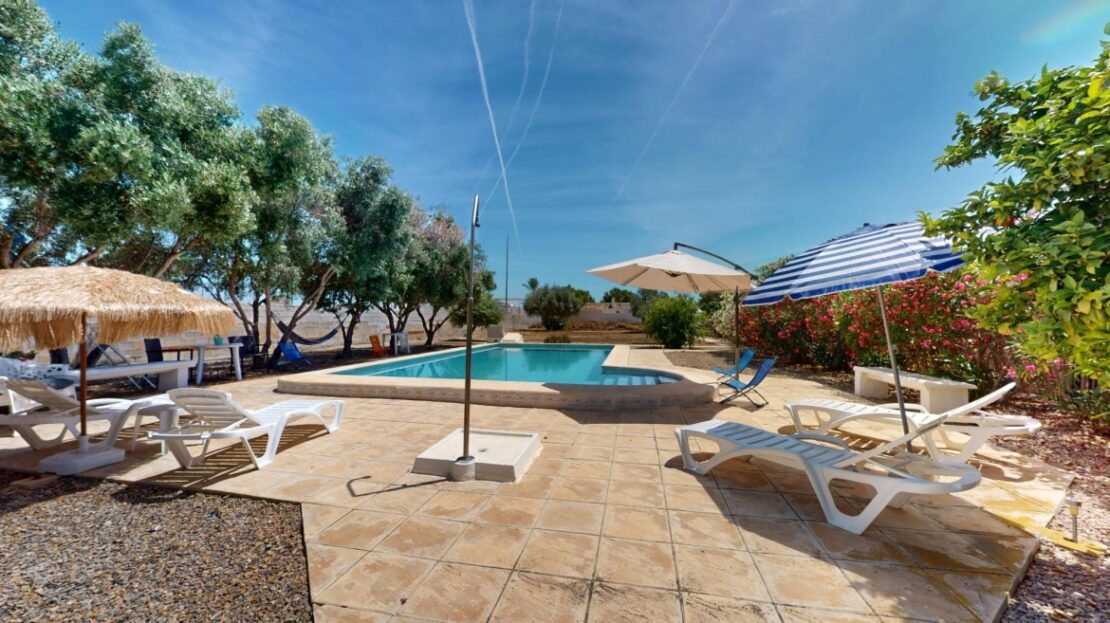 Foto 1 de la propiedad: Impresionante Chalet en Alicante – ¡Tu paraíso privado a tu alcance!