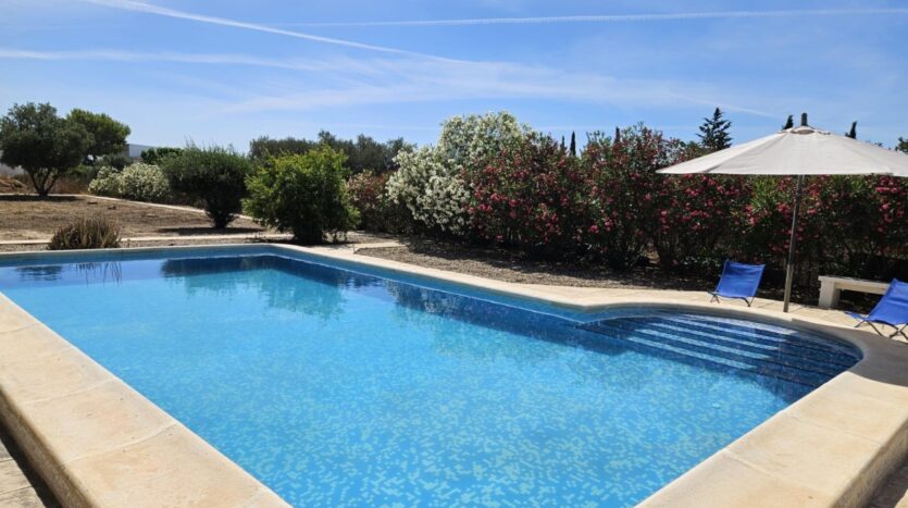 Foto 4 de la propiedad: Impresionante Chalet en Alicante – ¡Tu paraíso privado a tu alcance!