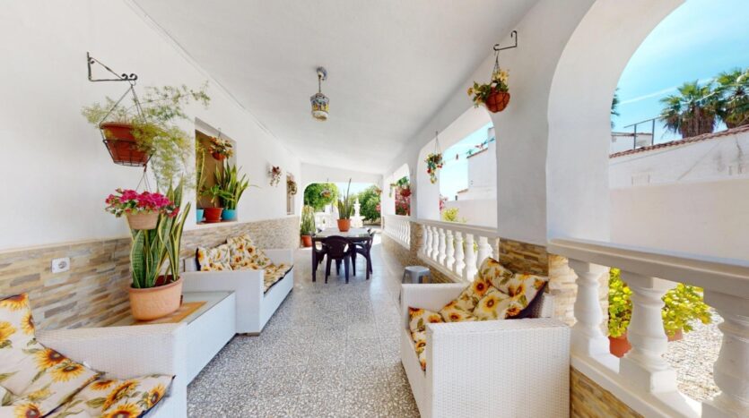 Ver todas las 56 fotos de la propiedad: Impresionante Chalet en Alicante – ¡Tu paraíso privado a tu alcance!