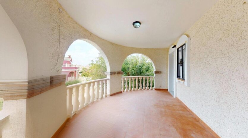 Foto 2 de la propiedad: Vivienda unifamiliar espaciosa en Monforte del Cid – ¡Tu Refugio Perfecto!