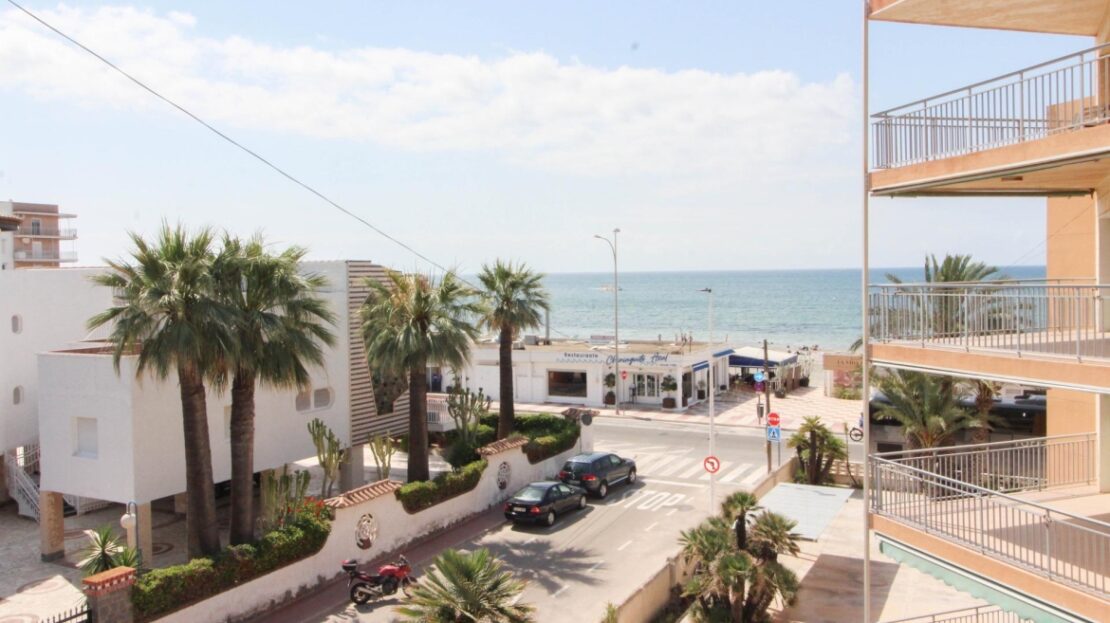 Foto 1 de la propiedad: ¿Y SI PUDIERAS TENER VISTAS AL MAR DESDE TODAS LAS ESTANCIAS DE TU APARTAMENTO? ¿Y SI BAJAR A LA PLAYA ES SIMPLEMENTE DICHO Y HECHO?
