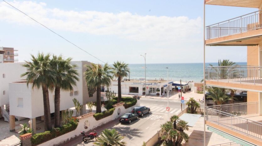 Foto de la propiedad: ¿Y SI PUDIERAS TENER VISTAS AL MAR DESDE TODAS LAS ESTANCIAS DE TU APARTAMENTO? ¿Y SI BAJAR A LA PLAYA ES SIMPLEMENTE DICHO Y HECHO?
