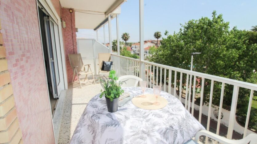 Ver todas las 50 fotos de la propiedad: ¿Y SI PUDIERAS TENER VISTAS AL MAR DESDE TODAS LAS ESTANCIAS DE TU APARTAMENTO? ¿Y SI BAJAR A LA PLAYA ES SIMPLEMENTE DICHO Y HECHO?