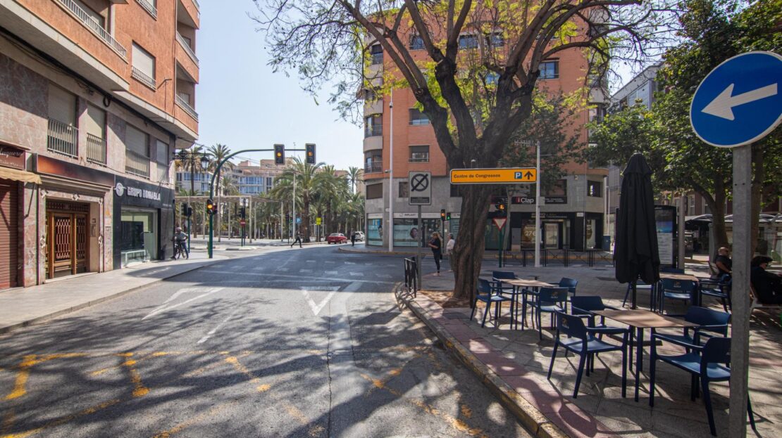 Foto 1 de la propiedad: DÚPLEX DE 180 M² EN EL CENTRO DE ELCHE JUNTO A FILET DE FORA | 5 DORMITORIOS, PATIO, BALCÓN Y MUCHA LUZ